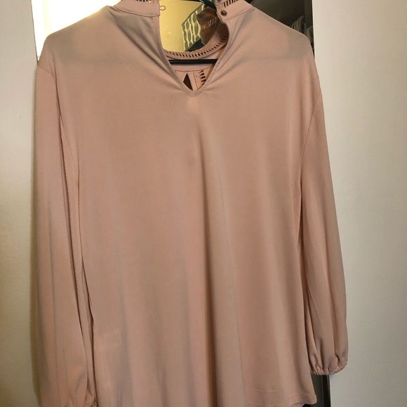 Keyhole Cutout Pink Blouse - Picture 2 of 2